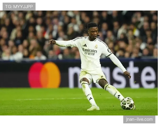 卡马文加赛场稳定性不足的根源：多维度解析其赛事表现波动